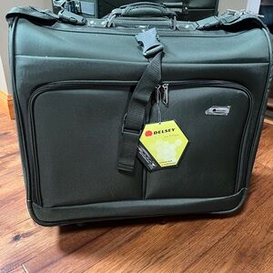 Delsey Helium Breeze Trolly Carry-On Garment Bag in Alpine Green NWT!